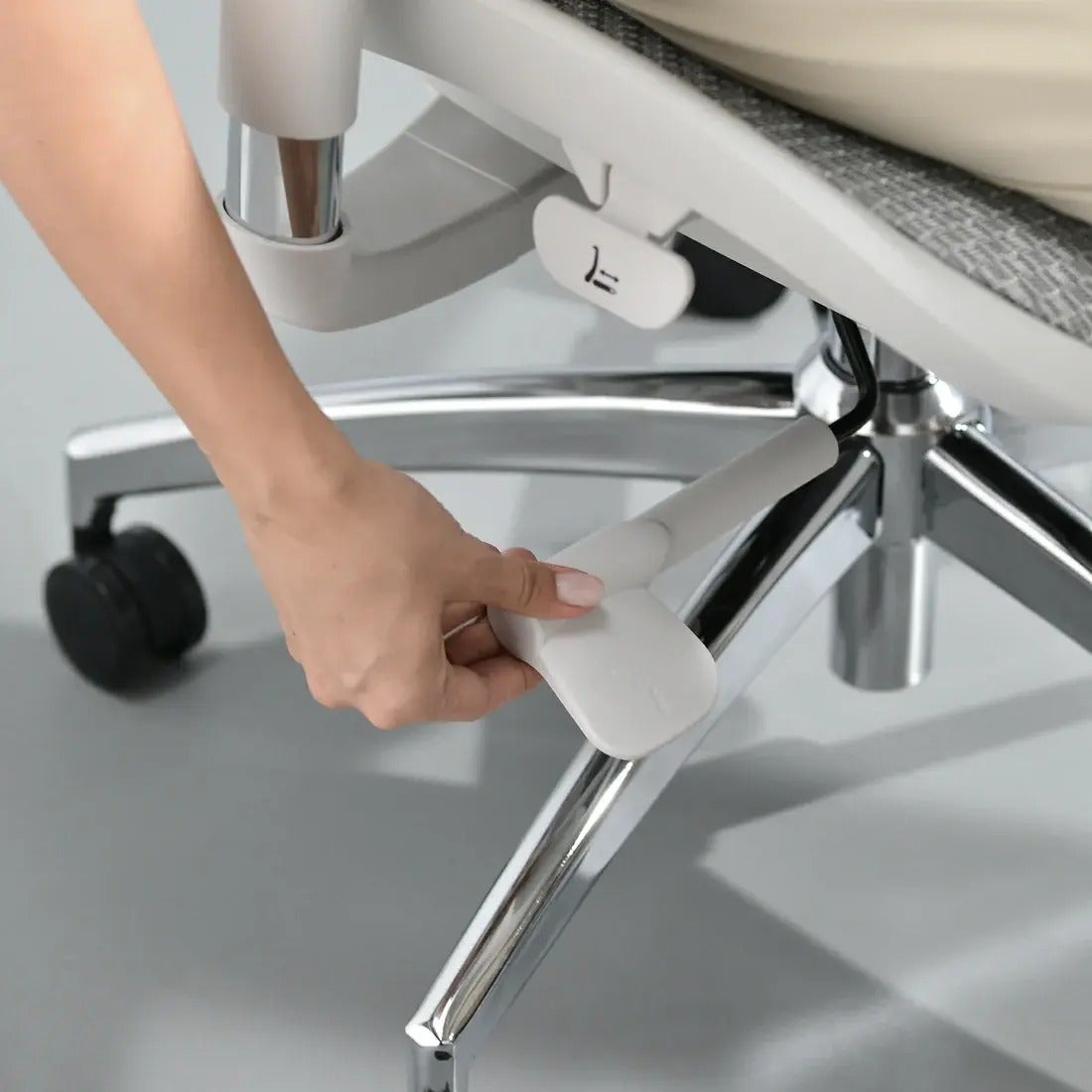 Chaise ergonomique avec repose-pieds